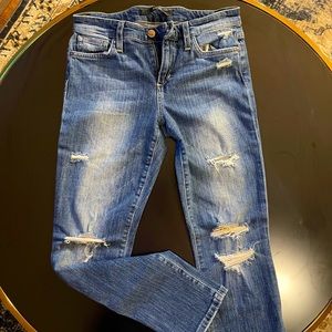 Women’s distressed Joes skinny jeans. Size 27.